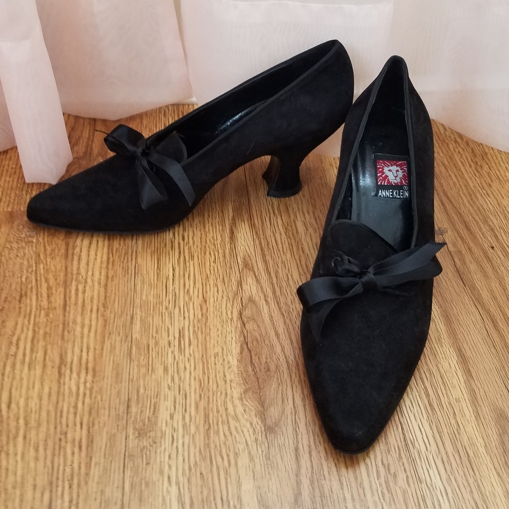 Pointed Toe Suede Heels